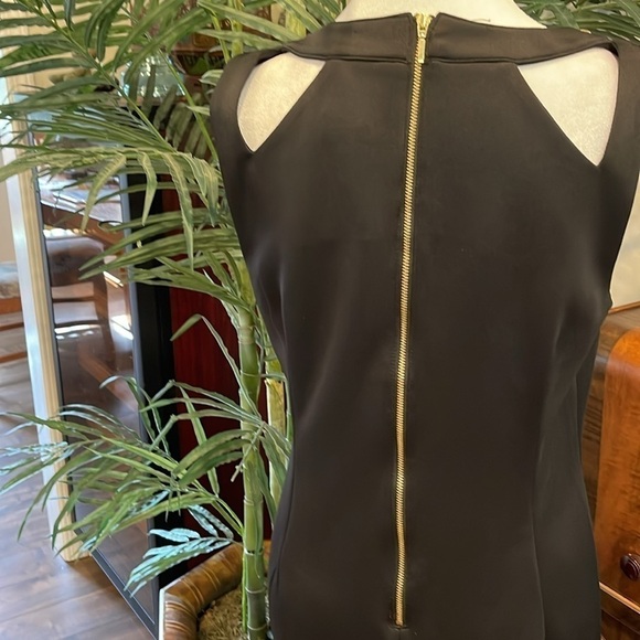 Spense black fitted Sz 12 dress with gold toned embellishments around collar - Picture 4 of 9